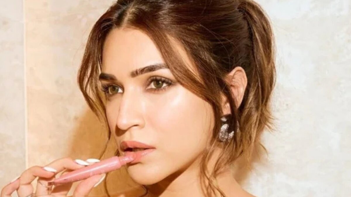 Kriti Sanon’s Hyphen crosses ₹400 crore as she celebrates 35 in style