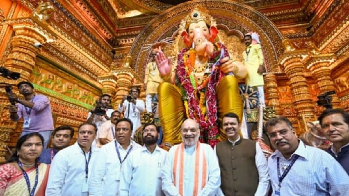 Amit Shah visits Mumbai’s Lalbaugcha Raja with family, offers prayers