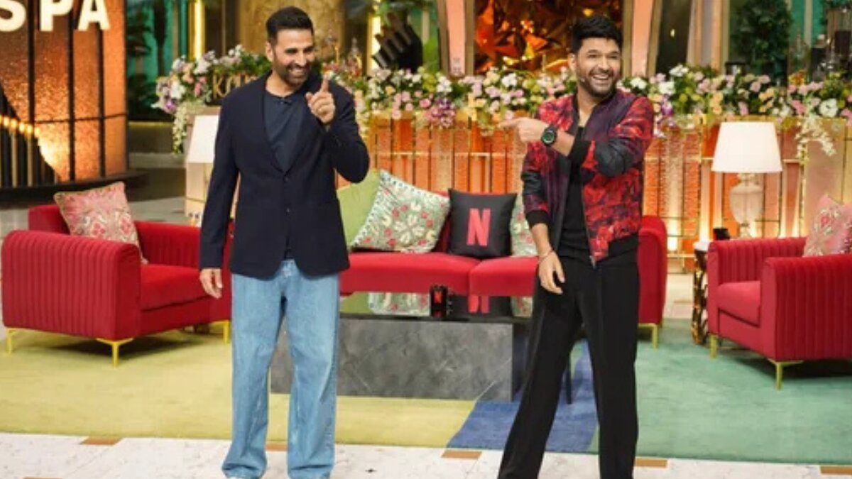 Akshay Kumar takes a playful dig at Kapil Sharma over Canada cafe firing