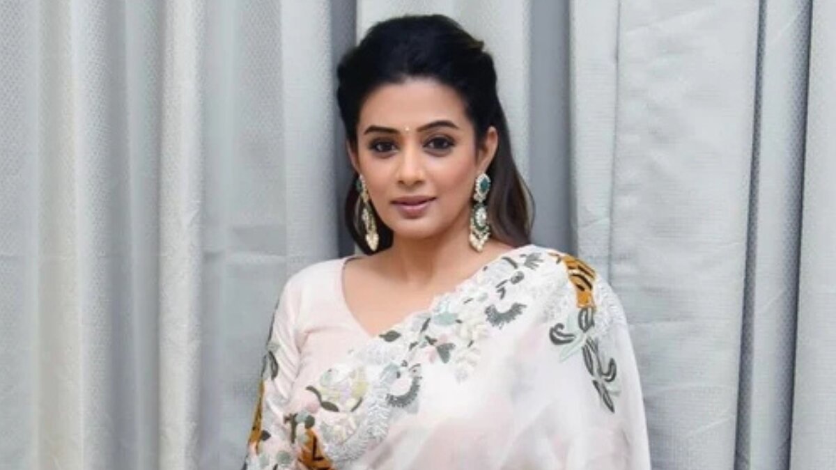Priyamani addresses pay gap in films; says she charges what she deserves and knows her worth