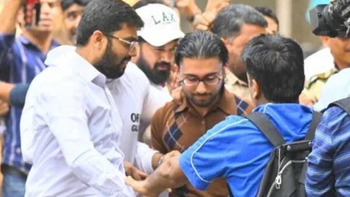 Orry Draws Huge Crowd as He Appears for Questioning in ₹252-Crore Drugs Case in Mumbai