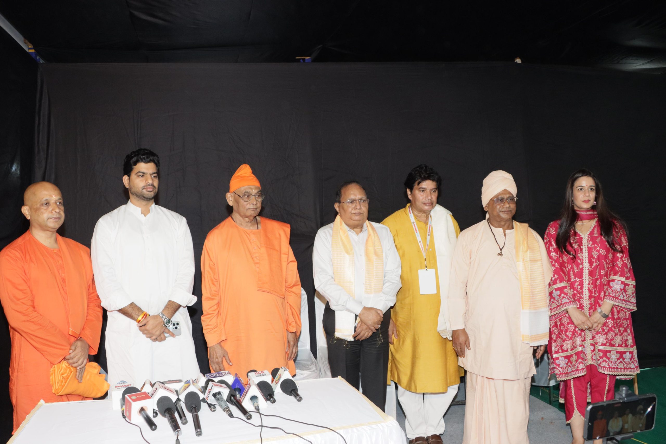 Mumbai hosts Gita Jayanti Mahotsav 2025 with Lord Rama’s Charan Paduka straight from a Ayodhya for Mumbaikars  grand cultural celebrations.