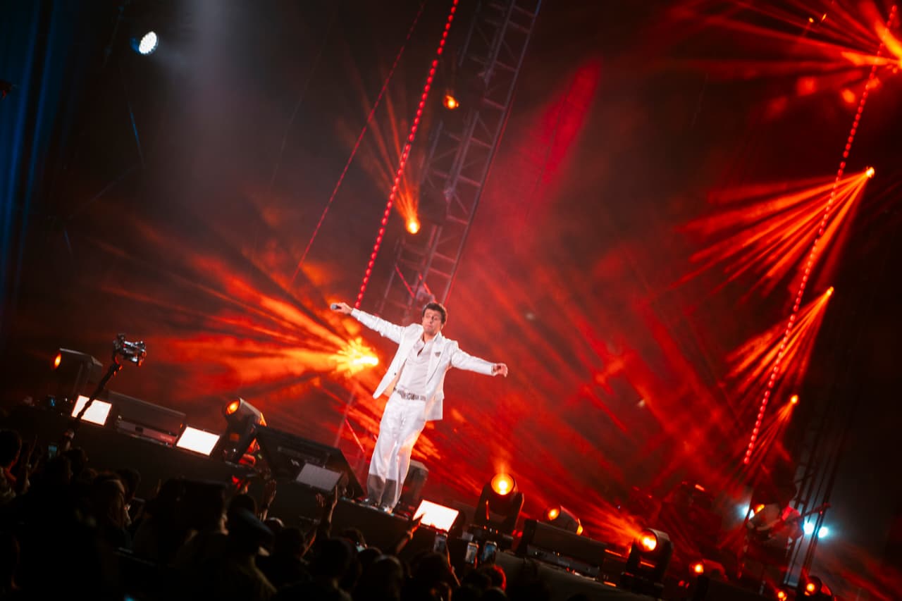 Sonu Nigam sings nonstop for 3 hours, taking Satrangi Re to another musical level!